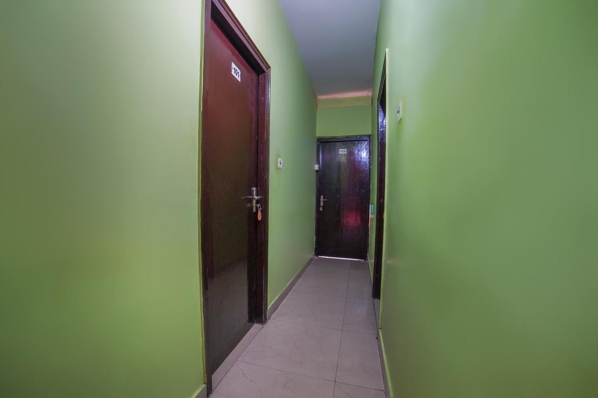 สปอต ออน 61465 คอมฟอร์ต เกสต์เฮาส์ Rudrapur ภายนอก รูปภาพ