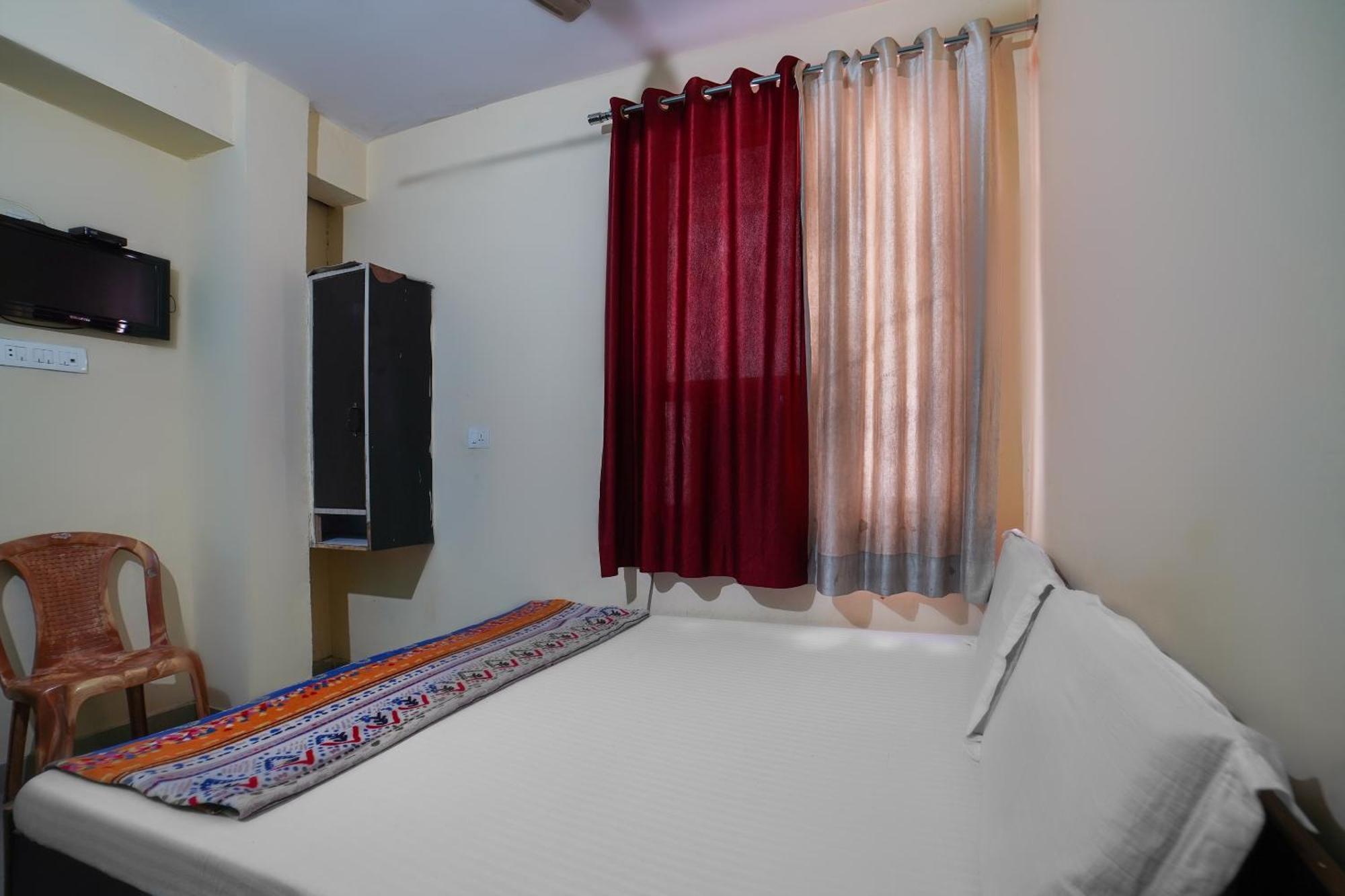 สปอต ออน 61465 คอมฟอร์ต เกสต์เฮาส์ Rudrapur ภายนอก รูปภาพ